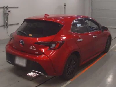 Toyota COROLLA SPORT  с аукциона в Японии