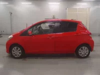 Toyota VITZ лот № 10018 оценка 3.5  с аукциона в Японии 3