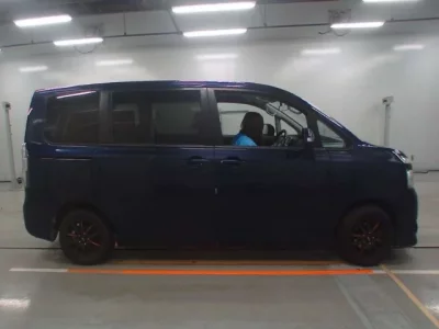 Toyota VOXY  с аукциона в Японии
