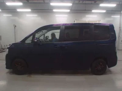 Toyota VOXY  с аукциона в Японии