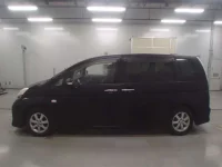 Toyota ISIS лот № 10037 оценка 3.5  с аукциона в Японии 3