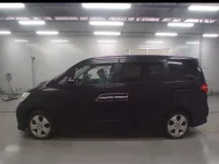 Honda ELYSION лот № 10045 оценка 3.5  с аукциона в Японии 3