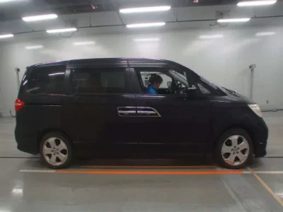 Honda ELYSION  с аукциона в Японии