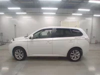 Mitsubishi OUTLANDER PHEV лот № 10050 оценка 4  с аукциона в Японии 3