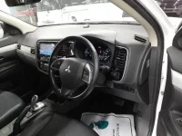 Mitsubishi OUTLANDER PHEV лот № 10050 оценка 4  с аукциона в Японии 6