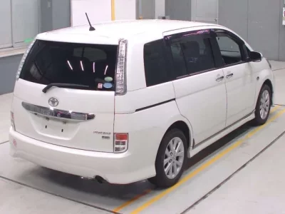 Toyota ISIS  с аукциона в Японии