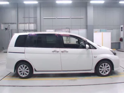 Toyota ISIS  с аукциона в Японии