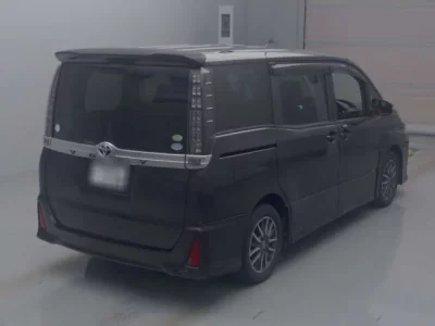 Toyota VOXY  с аукциона в Японии