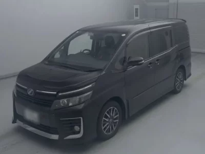 Toyota VOXY  с аукциона в Японии