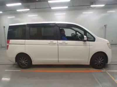 Honda STEP WAGON  с аукциона в Японии