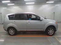 Mitsubishi OUTLANDER лот № 10091 оценка 3.5  с аукциона в Японии 2
