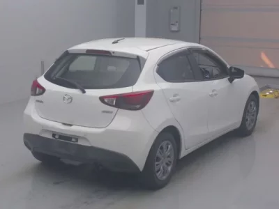 Mazda DEMIO  с аукциона в Японии