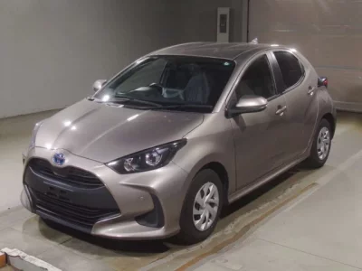 Toyota YARIS  с аукциона в Японии