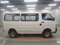 Toyota HIACE VAN лот № 33064 оценка 3  с аукциона в Японии 2