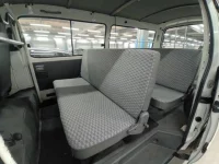 Toyota HIACE VAN лот № 33064 оценка 3  с аукциона в Японии 9