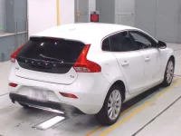 Volvo V40 лот № 70086 оценка 4.5  с аукциона в Японии 1