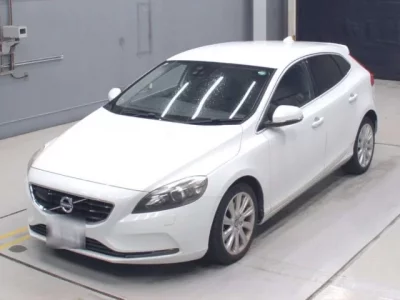 Volvo V40  с аукциона в Японии