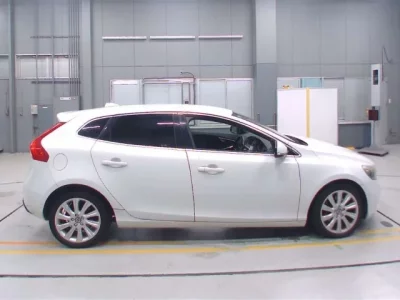 Volvo V40  с аукциона в Японии