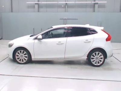 Volvo V40  с аукциона в Японии
