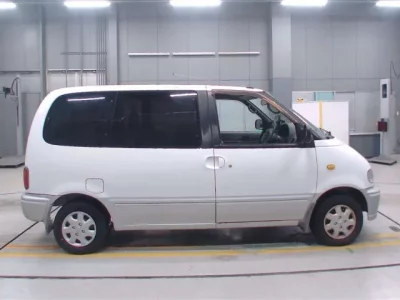 Nissan SERENA  с аукциона в Японии