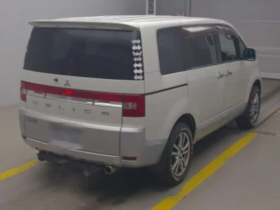 Mitsubishi DELICA D5  с аукциона в Японии