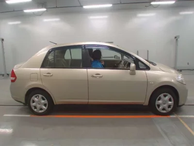 Nissan TIIDA LATIO