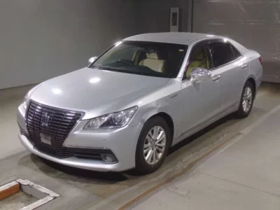 Toyota CROWN  с аукциона в Японии