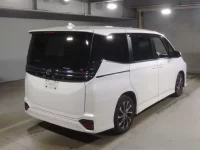 Toyota VOXY лот № 123 оценка 4  с аукциона в Японии 1