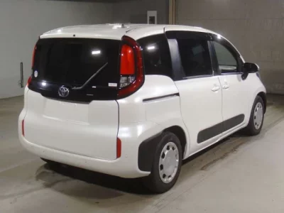 Toyota SIENTA  с аукциона в Японии
