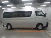 Toyota HIACE лот № 36122 оценка 6  с аукциона в Японии 2