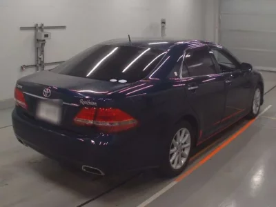 Toyota CROWN  с аукциона в Японии
