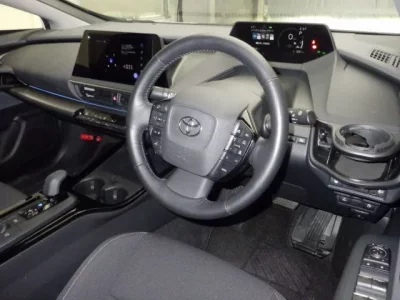 Toyota PRIUS  с аукциона в Японии