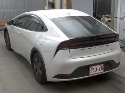 Toyota PRIUS  с аукциона в Японии
