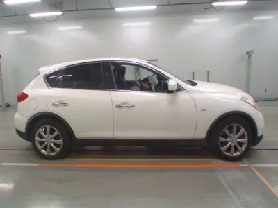 Nissan SKYLINE CROSSOVER