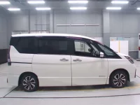 Nissan SERENA лот № 30016 оценка 4  с аукциона в Японии 2
