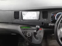 Toyota ISIS лот № 10256 оценка 3  с аукциона в Японии 8