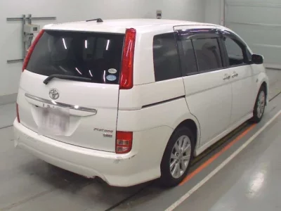 Toyota ISIS  с аукциона в Японии