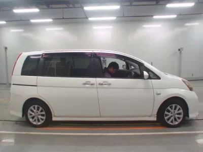 Toyota ISIS  с аукциона в Японии