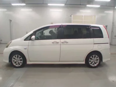 Toyota ISIS  с аукциона в Японии