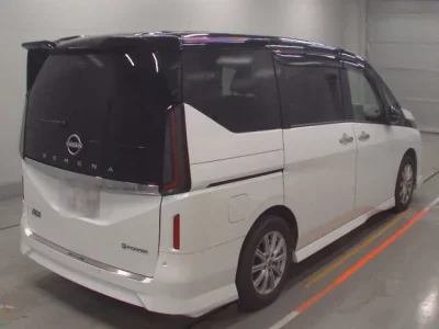 Nissan SERENA  с аукциона в Японии
