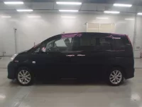 Toyota ISIS лот № 10260 оценка 3.5  с аукциона в Японии 3