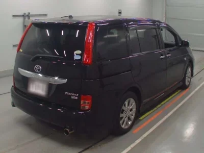 Toyota ISIS  с аукциона в Японии