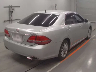 Toyota CROWN  с аукциона в Японии