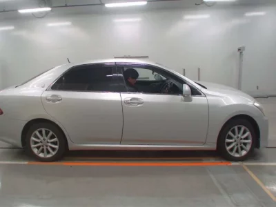 Toyota CROWN  с аукциона в Японии