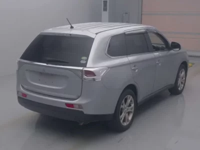 Mitsubishi OUTLANDER  с аукциона в Японии