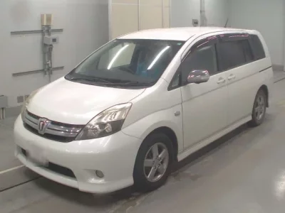 Toyota ISIS  с аукциона в Японии