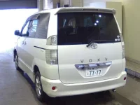 Toyota VOXY лот № 3015 оценка R  с аукциона в Японии 5