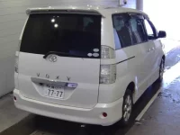 Toyota VOXY лот № 3015 оценка R  с аукциона в Японии 1