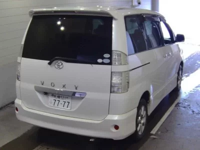 Toyota VOXY  с аукциона в Японии