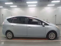 Toyota PRIUS ALPHA лот № 30016 оценка 3.5  с аукциона в Японии 2